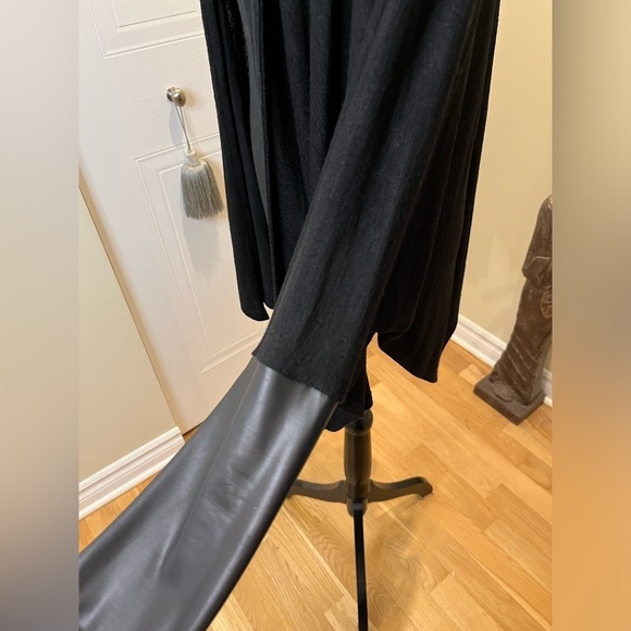 NWOT/ DKNY JEANS black cardigan w/vegan leather  forearm panels/dolman sleeves🖤 - Picture 8 of 9